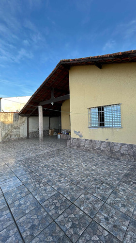 Casa 4 Quartos 2 Banheiros 250m2