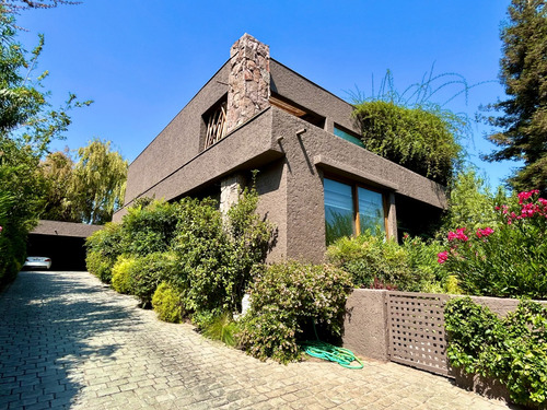 Amoblada / Exclusiva Casa De 6 Dormitorios En Condominio