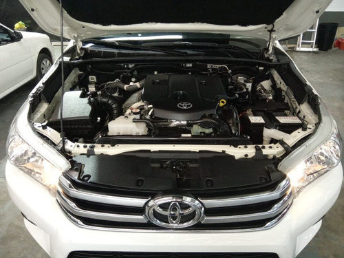 Imagen 16 de 25 de Toyota Hilux 2.8 Srv 4x2 Automatica 2018 80.000km