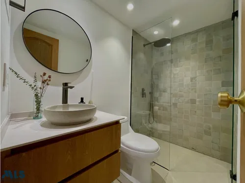 Apto Remodelado Con Mucho Diseño En Las Lomas, El...(mls#255345)