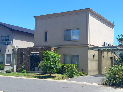 Casa A La Venta - Hurlingham- Complejo Las Fincas