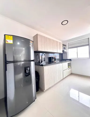 Amplio Apartamento En Laureles.