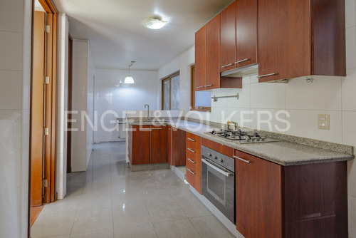 En Condominio Cercano A Colegio Mayflower