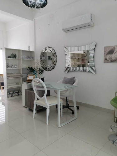 Local Comercial En Alquiler De 35 M2 En El Ens. Quisqueya, 3er Nivel