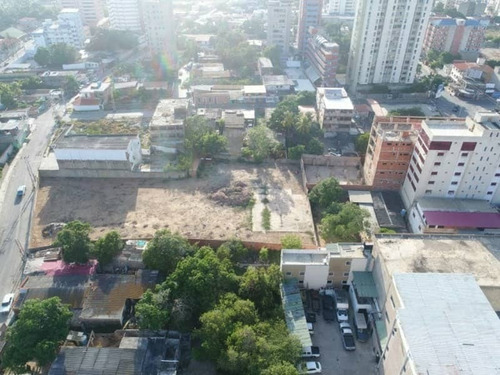 Imagen 10 de 11 de Se Vende Estructura De 6 Pisos Con Parcela De 4200 Metros Avenida Bolivar Vista Al Mar