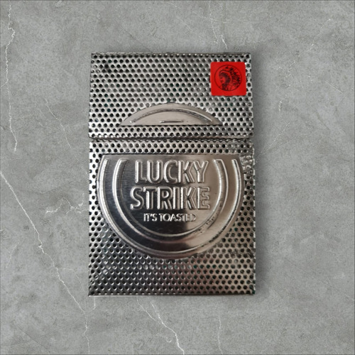 Lata De Lucky Strike Em Metal Vazado (selo Vermelho) Raro (Usado)