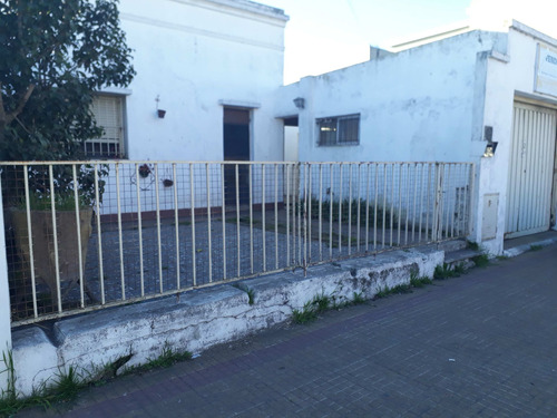 Casa A Reciclar En Venta 80 E/8 Y 9