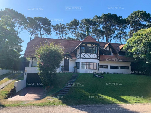 Casa De 5 Dormitorios En Playa Mansa Punta Del Este-ref:28553
