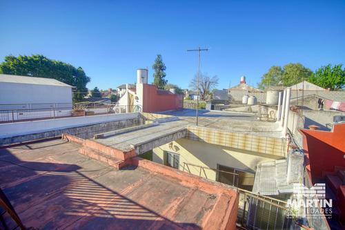 Casa A Reciclar De 277 M2.