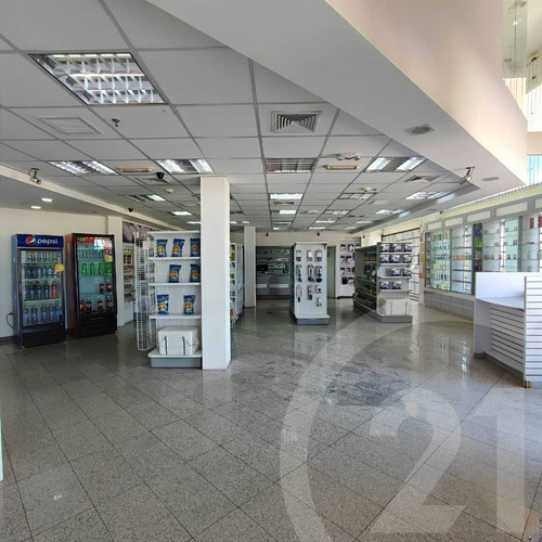 Imagen 2 de 11 de Local Comercial C.c. Puente Real, Nivel Pb (frente Al Estacionamiento). Nva. Barcelona