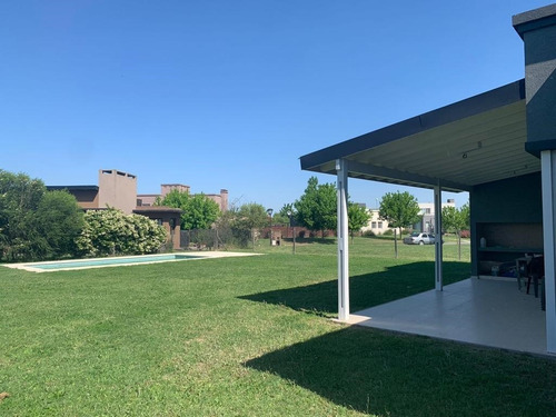 Imagen 3 de 17 de Casa En Venta De Calidad Con Piscina En El Cantón, Escobar