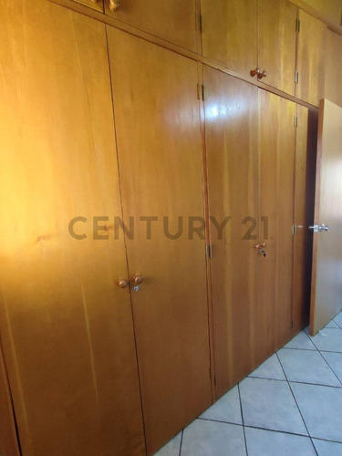 Amplio Townhouse Ubicado En C.r Villas De Oriente