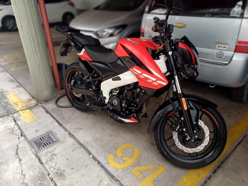 Rouser Ns 200