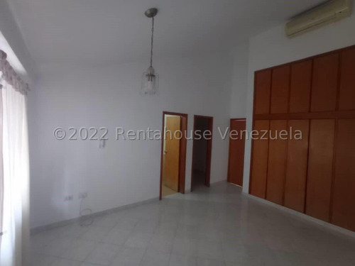 Imagen 2 de 30 de Deisim22-22935 Hermosa Villa Ubicada En Urb Prebo I Valencia Carabobo Con Patio, 4h Habitaciones (incluye Una De Servicio) Excelente Distribucion