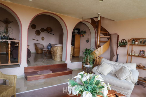 Casa En Lomas De San Mateo, Naucalpan De Juárez Con 3 Habitaciones