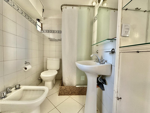 Muy Buen Departamento De 2 Ambientes Con Cochera En Martinez.
