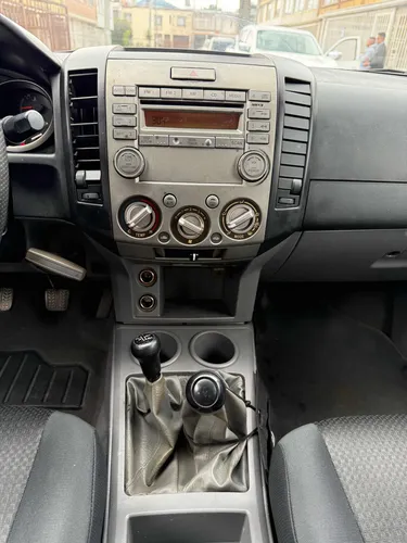 Mazda BT50 2.6 4x4 gasolina