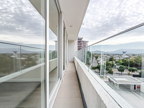 Edificio Av. María Rozas Velásquez (1 Est. 1 Bod.) Vista