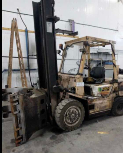 Imagen 3 de 4 de Autoelevador Tcm Diésel Isuzu C/clamp P/bobinas Envio A Pais