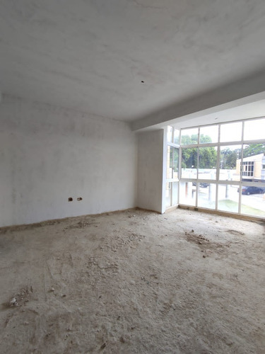Imagen 10 de 18 de Jorge Febres Vende Town House En Colinas De Guataparo, Res. Villa Lago