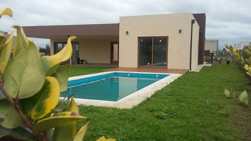 Venta Casa 4 Ambientes Con Pileta Barrio Don Joaquin