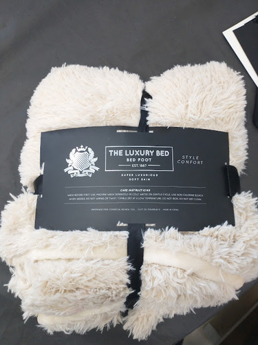 Manta Luxury Bed Soft Skin