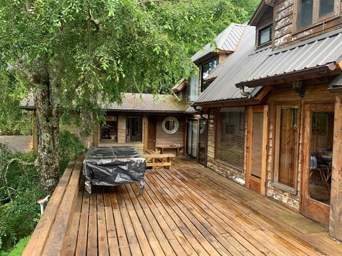 Casa En Venta De 8 Dorm. En Panguipulli