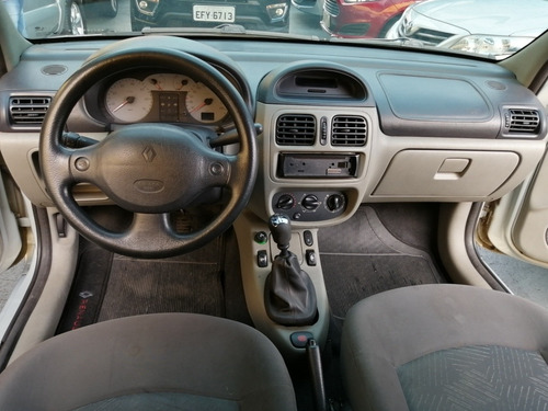 Renault Clio Sedan 1.6 Privilege 2003