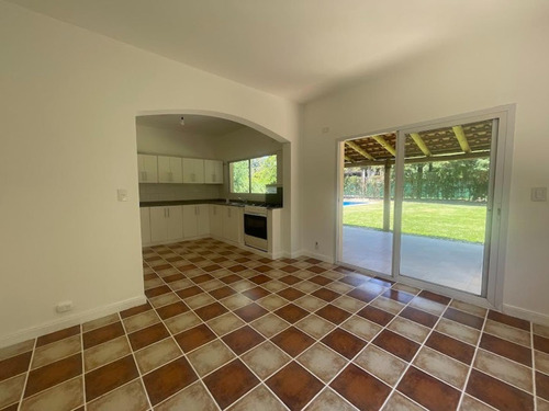 Dueño Directo Vende - Casa 8 Ambientes Barrio St. Matthew's - Pilar