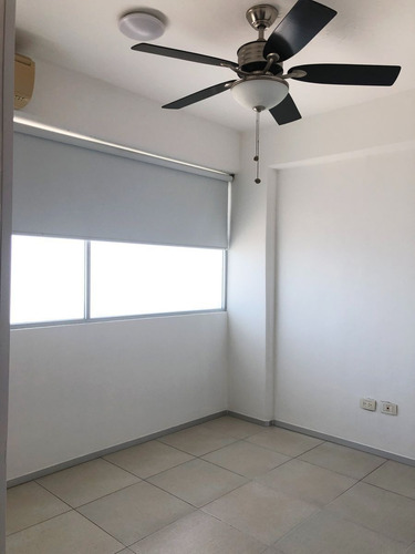 Imagen 13 de 19 de Departamento Con Terraza Techada!