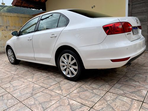 Volkswagen Jetta 2.0 Comfortline Flex 4p Automática