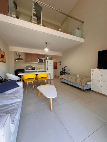 Depto 2 Ambientes En Duplex Con Balcon // Av. Presidente Peron 2672