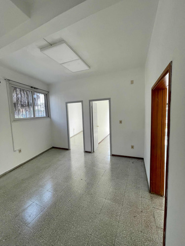 Imagen 12 de 16 de Av Bolivia Y Av Italia. Alq Comercial Empresa , Clínica Etc