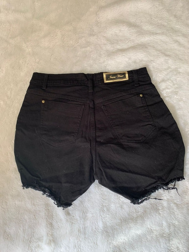 Imagem 2 de 2 de Shorts Jeans Preto Feminino Plus Size Curto