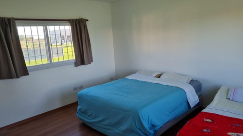 Casa En Venta - 3 Dormitorios 3 Baños - Cocheras - 2.125mts2 - Poblet, La Plata