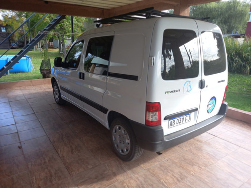 Imagen 2 de 8 de Peugeot Partner 2017 1.6 Furgon Confort 5as
