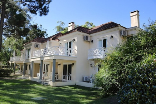 Semana Apart Al Bosque Frente De La Lagoon Cristal Punta Del Este Uruguay .un Lugar Unico