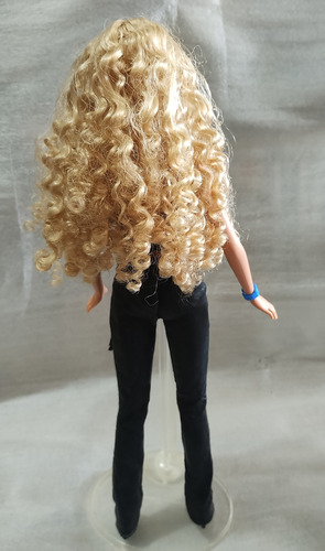 Muñeca Shakira Mattel Barbie 2002 Con Ropa Y Dije Originales (Usado)