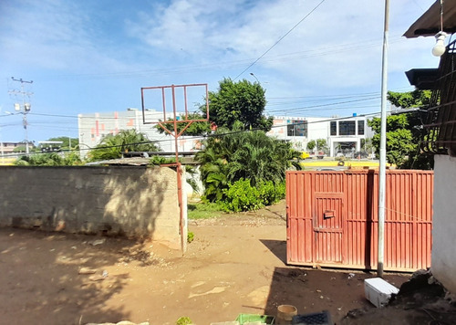 Tm.- Excelente Terreno Frente Al Moderno Terminal De Catia La Mar.- #25-13960