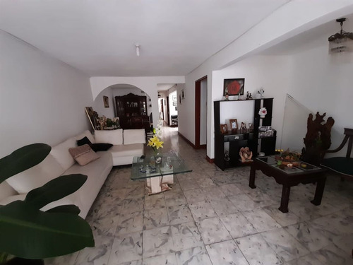 Barrio Petrúc - Casa Bifamiliar En Venta