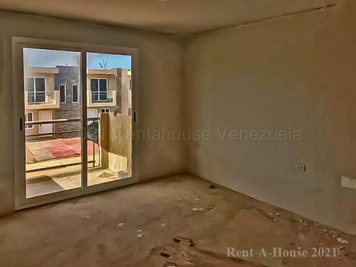 Imagen 4 de 8 de Townhouse En Venta Ubicado En El Conjunto Residencial Los Roques, Puerta Maraven