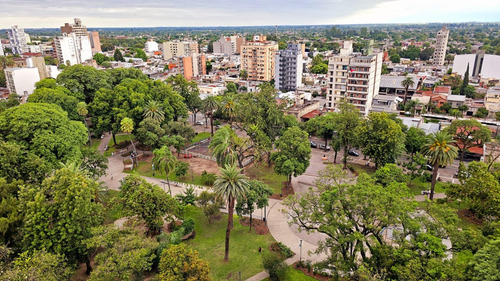 Alquiler! Departamento De Categoría Tipo Dúplex De 2 Dormitorios En Lavalle Al 1100, Barrio Sur