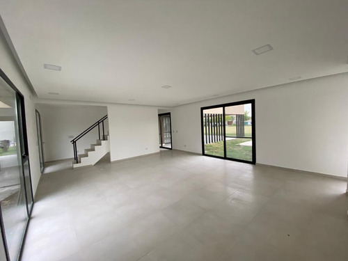 Casa 4 Amb C/ 2 Cocheras Y Pileta - Terravista