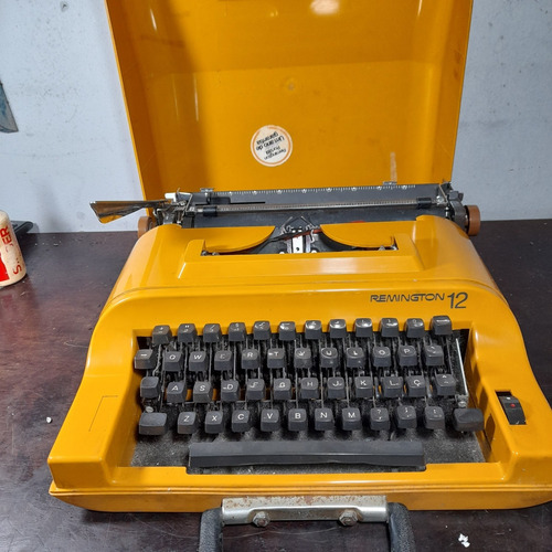Imagem 2 de 10 de Máquina De Escrever Remington 12 P/conserto Peças Decoração