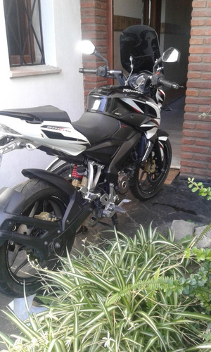 Moto Rouser 200