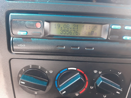 Imagem 11 de 15 de Caminhão 3/4 Mercedes-benz Accelo 815 No Baú Refrigerado