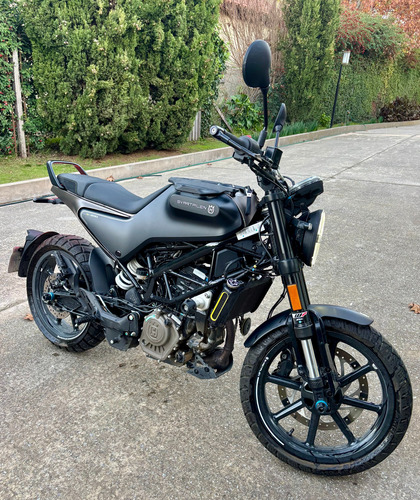 Vendo Husqvarna Svartpilen 200 Año 2022