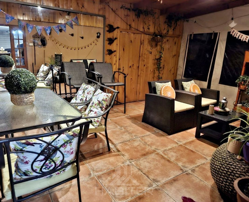 Linda Casa En Venta De 4 Dorm. Bombero Garrido, Curicó