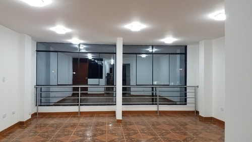 Los Olivos - Alquilo Locales Comerciales , En Av, Proceres De Huandoy , 1er Piso , 120m2, 2do Piso , 120m2, 3er Piso 120m2.