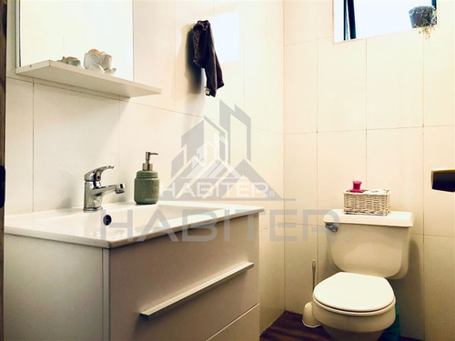 Casa En Venta De 5 Dorm. En Curicó